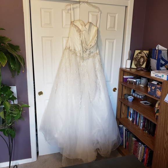 Bridal gown - Picture 5 of 5